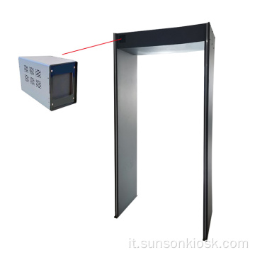 Passeggiata del sensore termico attraverso la porta di misurazione della temperatura